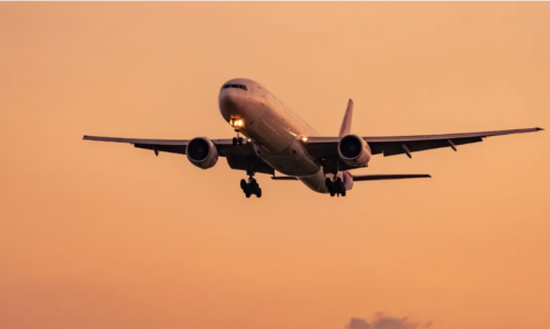 फ्लाइट किरायों और एयरलाइंस की मनमानी पर सुप्रीम कोर्ट सख्त, केंद्र और DGCA को नोटिस