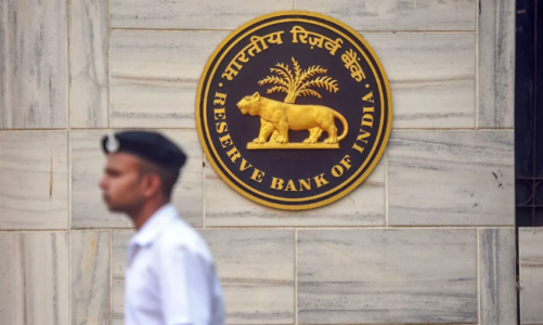 RBI ने रेपो रेट ज्यों का त्यों रखा, कर्ज़ आसान होने की उम्मीदों को झटका
